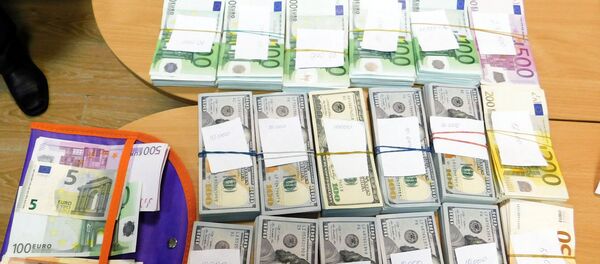 Обнаруженные незадекларированные деньги - Sputnik Беларусь