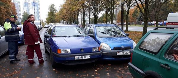 Прибывшие на место ДТП медики констатировали смерть водителя Volkswagen - Sputnik Беларусь