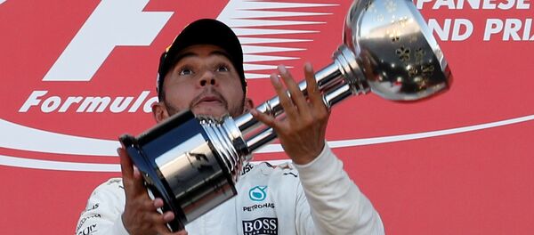 Победитель Гран-при Японии Льюис Хэмилтон Победитель Гран-при Японии Льюис Хэмилтон - Sputnik Беларусь