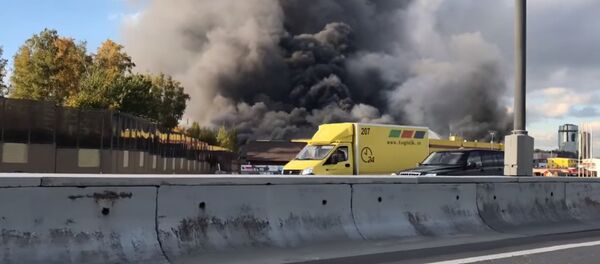 Пожар в ТЦ Синдика в Москве: видео возгорания 8 октября - Sputnik Беларусь