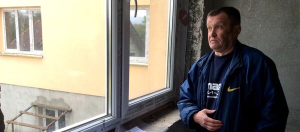 Виталий Соловьянчик прописан по несуществующему адресу, а вписаться в свой новый дом у него не получается Виталий Соловьянчик прописан по несуществующему адресу, а вписаться в свой новый дом у него не получается - Sputnik Беларусь