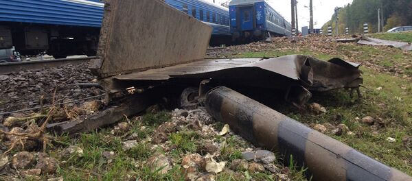 Поезд сбил грузовик, перевозивший свеклу под Барановичами Поезд сбил грузовик, перевозивший свеклу под Барановичами - Sputnik Беларусь