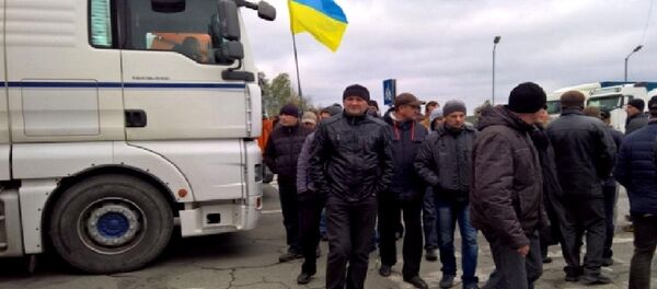 Украинские шахтеры перекрыли дорогу Киев-Варшава у КПП Ягодин - Sputnik Беларусь