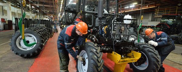 Производство тракторов Беларус, архивное фото - Sputnik Беларусь