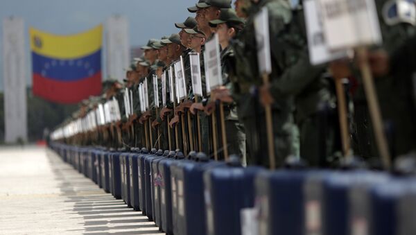 Военнослужащие с ящиками для голосования в Венесуэле - Sputnik Беларусь