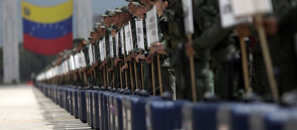 Военнослужащие с ящиками для голосования в Венесуэле Военнослужащие с ящиками для голосования в Венесуэле - Sputnik Беларусь
