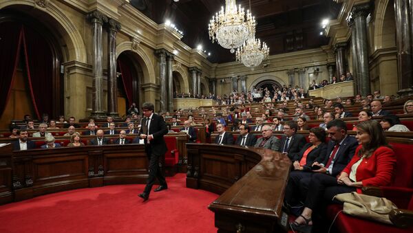 Председатель правительства Каталонии Карлес Пучдемон выступает в парламенте - Sputnik Беларусь