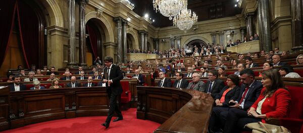 Председатель правительства Каталонии Карлес Пучдемон выступает в парламенте - Sputnik Беларусь