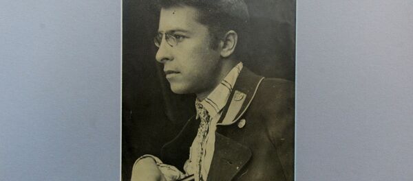 Аўтапартрэт Льва Дашкевіча Аўтапартрэт Льва Дашкевіча - Sputnik Беларусь