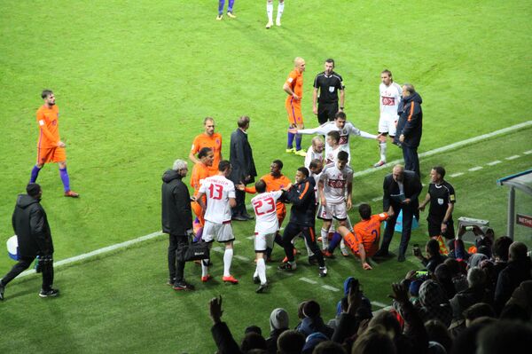 Инцидент на матче Беларусь - Нидерланды на Борисов-Арене - Sputnik Беларусь