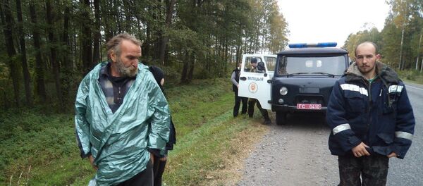 Волонтеры Симурана обнаружили Степана Хамутовского живым в лесу Ельского района - Sputnik Беларусь