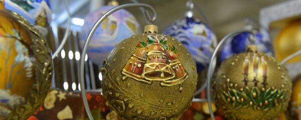 Сярод елак і цацак з розных краін навагодні настрой наведвае і ў кастрычніку Сярод елак і цацак з розных краін навагодні настрой наведвае і ў кастрычніку - Sputnik Беларусь