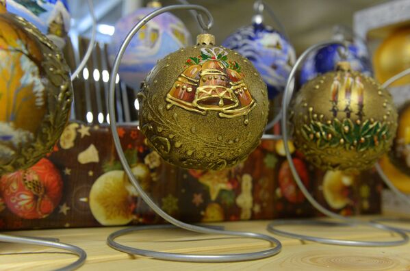 Елочные игрушки на Рождество и Новый год – коллекция - Sputnik Беларусь