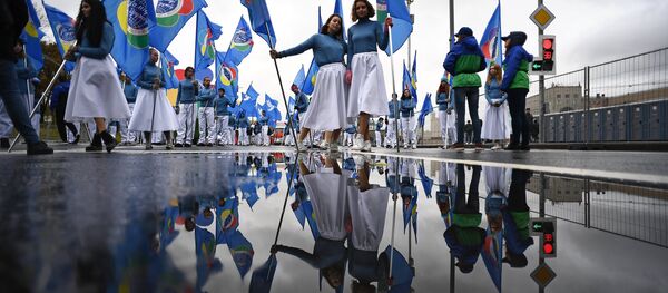 Карнавальнае шэсце ў межах ХІХ Сусветнага фестываля моладзі і студэнцтва Карнавальнае шэсце ў межах ХІХ Сусветнага фестываля моладзі і студэнцтва - Sputnik Беларусь