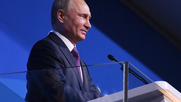 Президент РФ В. Путин принял участие в открытии Всемирного фестиваля молодёжи и студентов в Сочи - Sputnik Беларусь