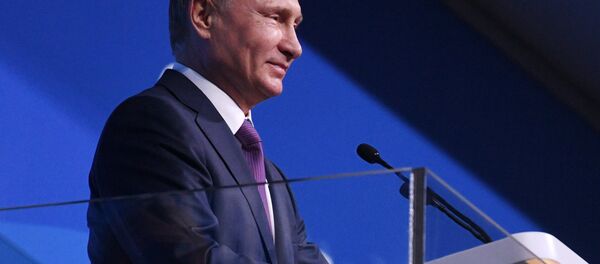 Президент РФ В. Путин принял участие в открытии Всемирного фестиваля молодёжи и студентов в Сочи - Sputnik Беларусь
