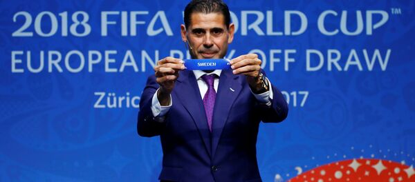 Бывший капитан сборной Испании Фернандо Йерро проводит жеребьевку стыковых матчей - Sputnik Беларусь