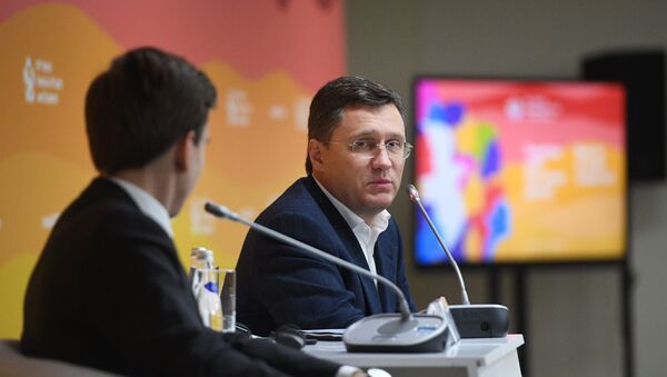 Министр энергетики РФ Александр Новак участвует в дискуссионной программе XIX Всемирного фестиваля молодежи и студентов в Сочи - Sputnik Беларусь
