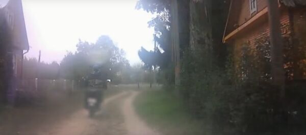 ГАИ показала погоню за бесправником-мотоциклистом в Лидском районе - Sputnik Беларусь