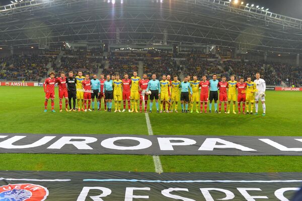 Совместное фото футболистов БАТЭ и Кельна перед матчем - Sputnik Беларусь