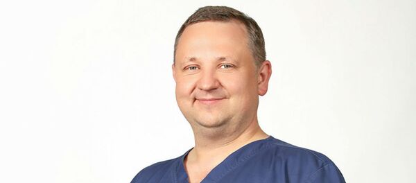 Заведующий отделением общей онкологии и колопроктологии сети клиник МЕДСИ Александр Кочатков Заведующий отделением общей онкологии и колопроктологии сети клиник МЕДСИ Александр Кочатков - Sputnik Беларусь