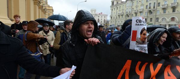 Акция Марш возмущенных белорусов 2.0 проходит на Октябрьской площади в Минске - Sputnik Беларусь