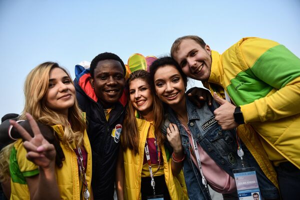 Участники XIX Всемирного фестиваля молодежи и студентов в Сочи Участники XIX Всемирного фестиваля молодежи и студентов в Сочи - Sputnik Беларусь