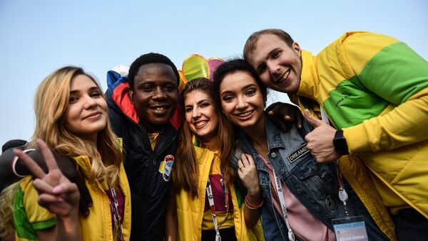 Участники XIX Всемирного фестиваля молодежи и студентов в Сочи - Sputnik Беларусь