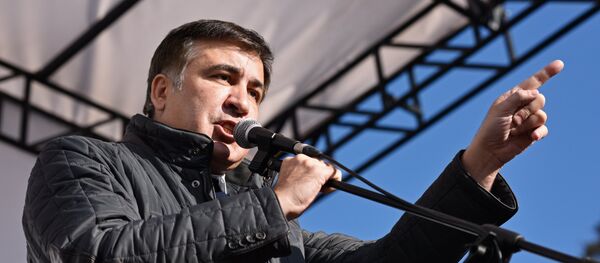 Михаил Саакашвили выступает на вече у здания Верховной рады в Киеве - Sputnik Беларусь