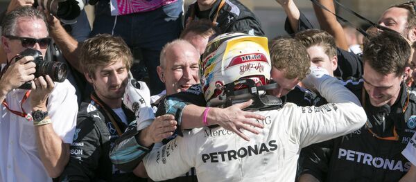 Победитель Гран-при США Льюис Хэмилтон - Sputnik Беларусь