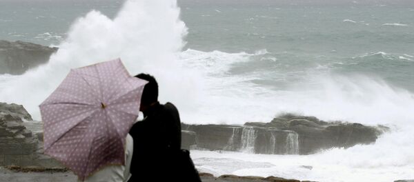 Тайфун Лан обрушился на Японию - Sputnik Беларусь