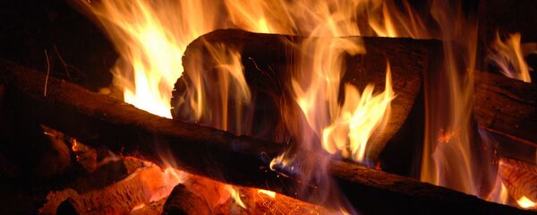 Костер, архивное фото Костер, архивное фото - Sputnik Беларусь