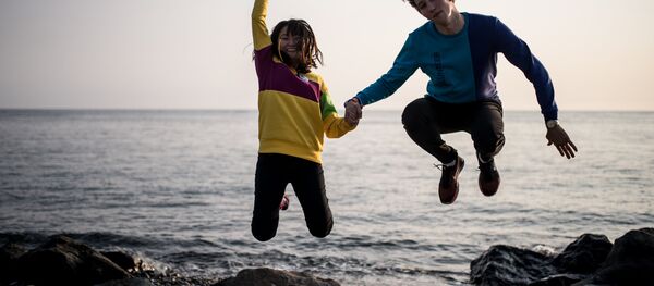 Люди на берегу моря, архивное фото - Sputnik Беларусь