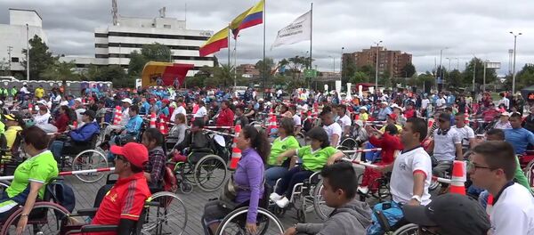 Около 650 человек на инвалидных колясках попытались установить мировой рекорд - Sputnik Беларусь