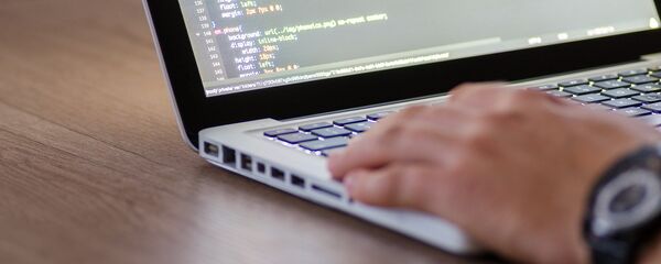 Праца з ноутбукам, архіўнае фота Праца з ноутбукам, архіўнае фота - Sputnik Беларусь