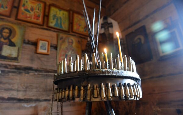 Поминальную свечу в часовне можно поставить в гильзу от винтовки - Sputnik Беларусь