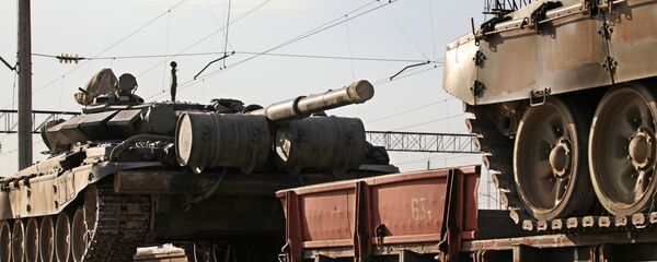 Эшелон с военной техникой, архивное фото - Sputnik Беларусь