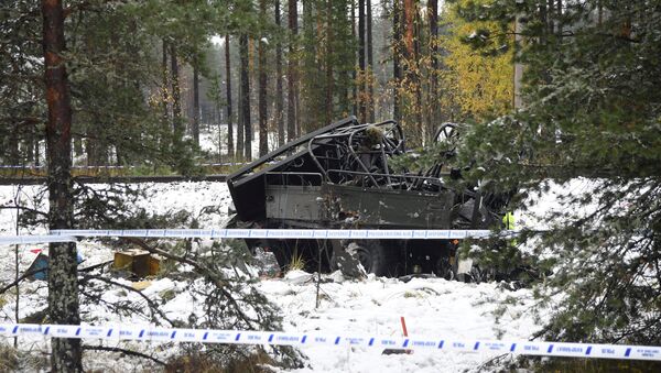 В Финляндии в городе Раасепори (Raasepori) на железнодорожном переезде столкнулся военный грузовик SA-150 с пассажирским поездом - Sputnik Беларусь