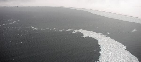 Шахтерский город Баренцбург на архипелаге Шпицберген, архивное фото - Sputnik Беларусь