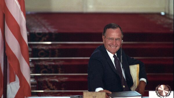 Бывший президент США Джордж Буш старший, архивное фото - Sputnik Беларусь