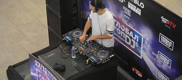 Arston сыграл бесплатный сет для поклонников в Минске - Sputnik Беларусь