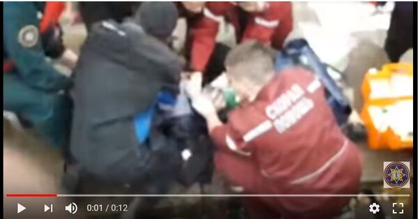 МЧС обнародовало кадры спасения ребенка, тонувшего в центре Минска МЧС обнародовало кадры спасения ребенка, тонувшего в центре Минска - Sputnik Беларусь