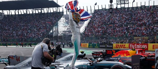 Четырехкратный чемпион Формулы-1 Льюис Хэмилтон Четырехкратный чемпион Формулы-1 Льюис Хэмилтон - Sputnik Беларусь