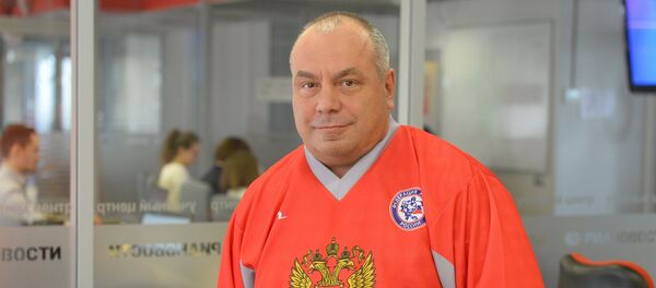 Болельщик с 40-летним стажем Олег Дмитриев - Sputnik Беларусь