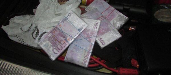 Изъятая у белоруса валюта - Sputnik Беларусь
