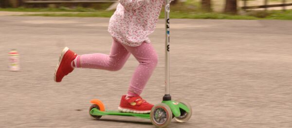 Ребенок на беговеле, архивное фото - Sputnik Беларусь