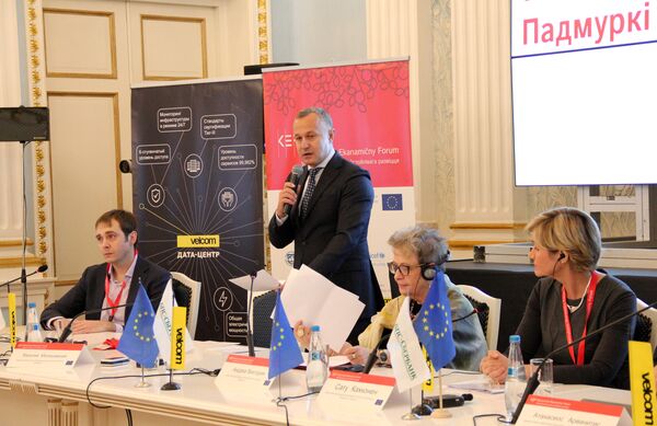 Первый вице-премьер Беларуси Василий Матюшевский на конференции Кастрычніцкі эканамічны форум Падмуркі будучыні Первый вице-премьер Беларуси Василий Матюшевский на конференции Кастрычніцкі эканамічны форум Падмуркі будучыні - Sputnik Беларусь