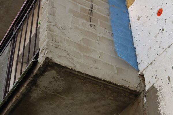 Трещину на несущей плите балкона замазали штукатуркой - Sputnik Беларусь