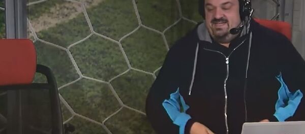 Василий Уткин сломал стул в прямом эфире Спорт FM - Sputnik Беларусь