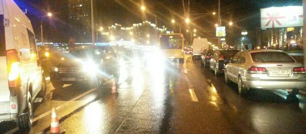 В Минске Mercedes сбил женщину с ребенком, у  7-летней девочки ЧМТ - Sputnik Беларусь